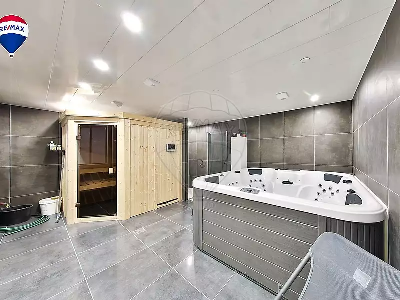 Maison, 348 m²