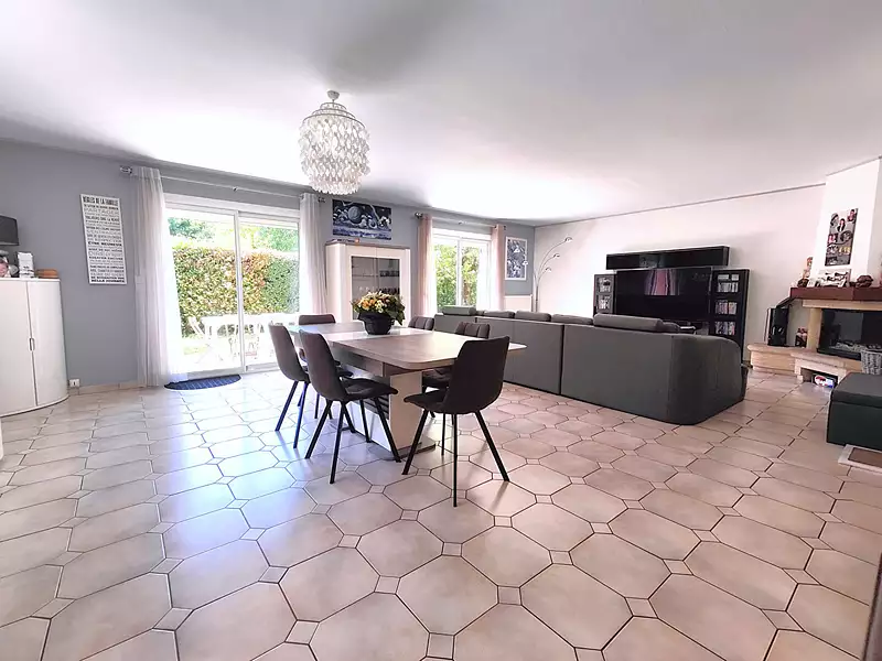 Maison, 221 m²