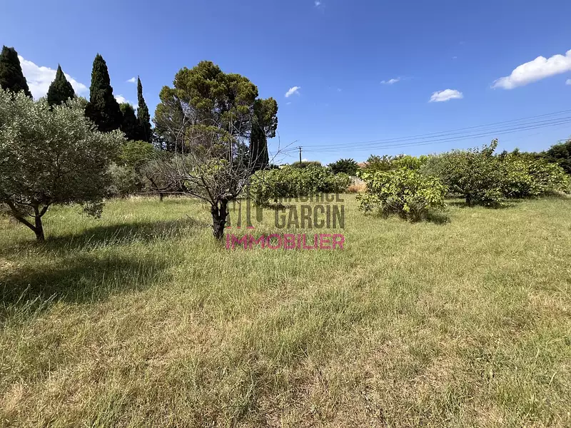 Terrain, 700 m²