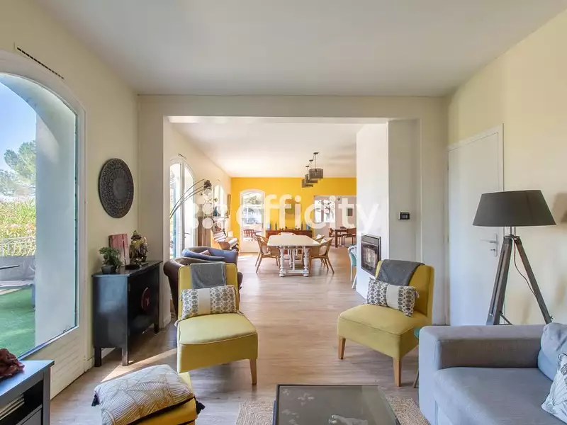 Maison, 230 m²