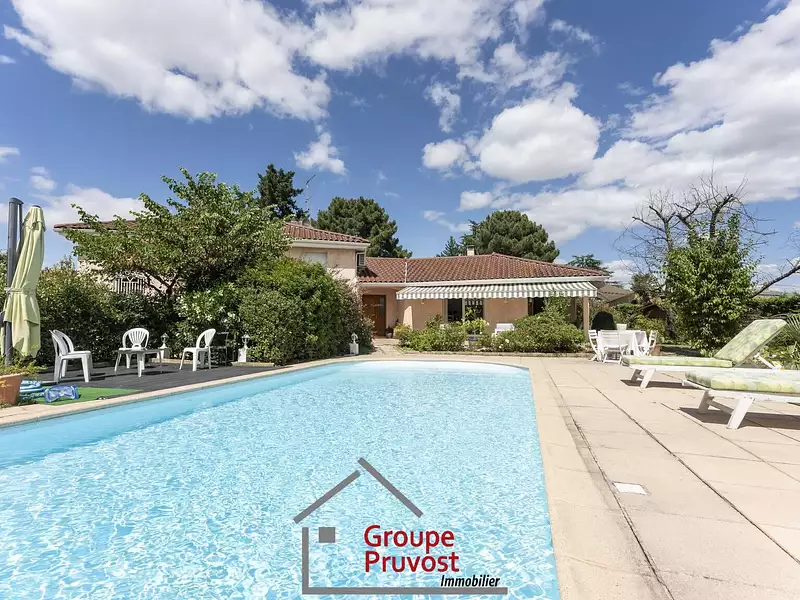 Maison, 240 m²