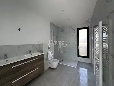 Maison, 250 m²