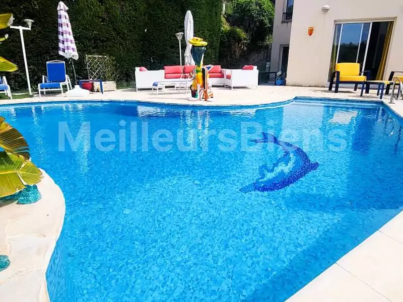 Maison, 248 m²