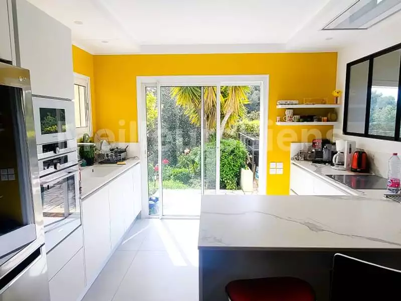 Maison, 248 m²