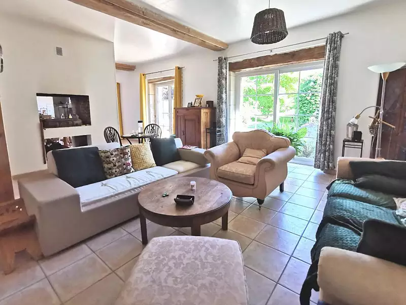 Maison, 560 m²