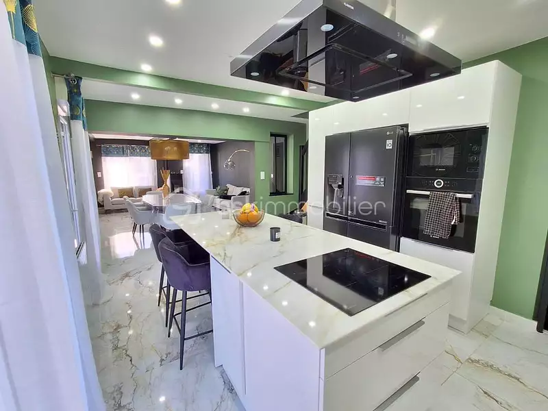 Immeuble, 300 m²