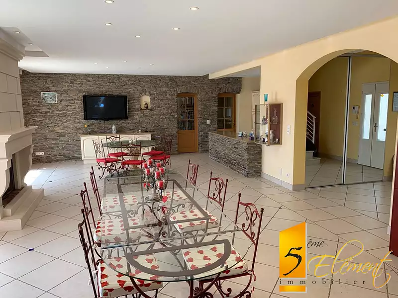 Maison, 237 m²