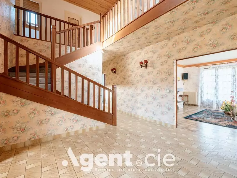 Maison, 240 m²