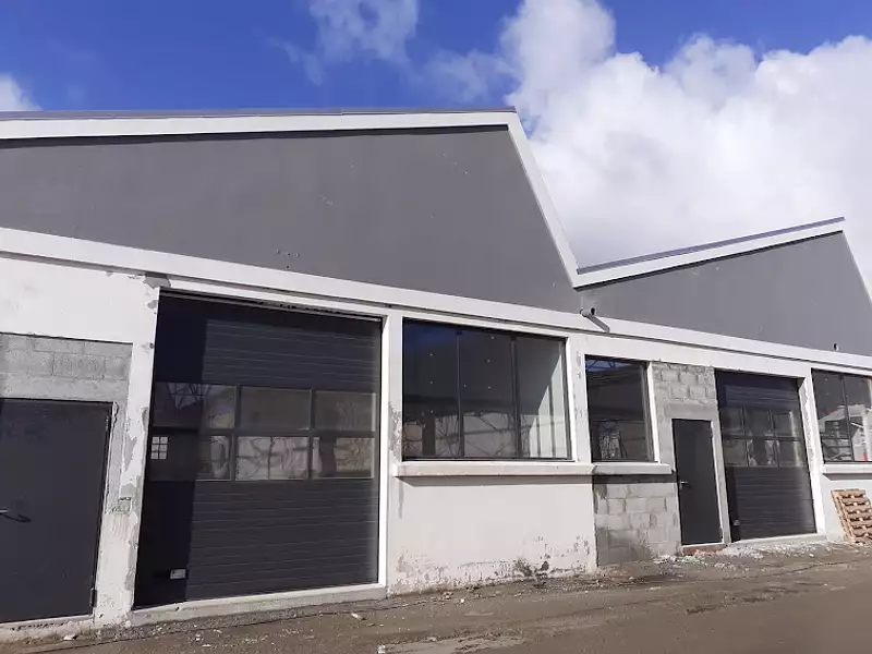 Divers, 300 m²