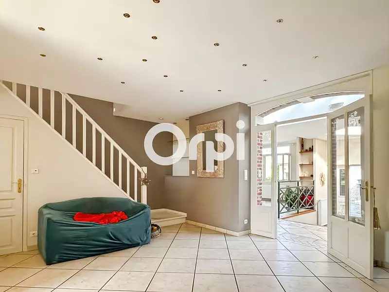 Maison, 245 m²