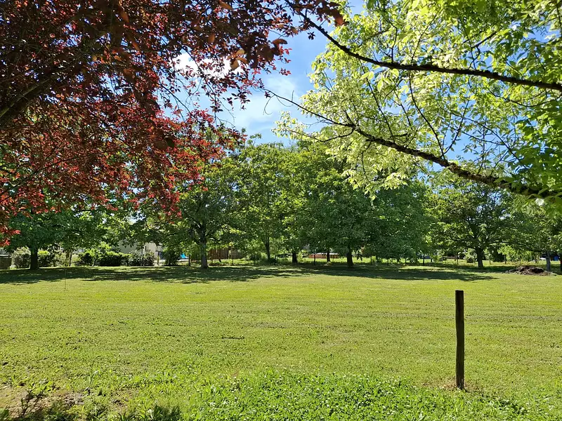 Terrain, 1 472 m²