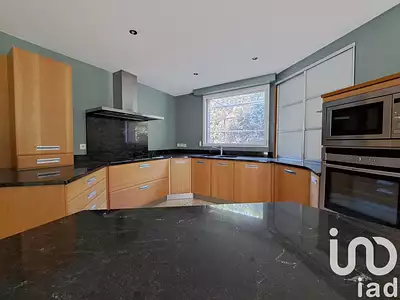 Maison, 275 m²