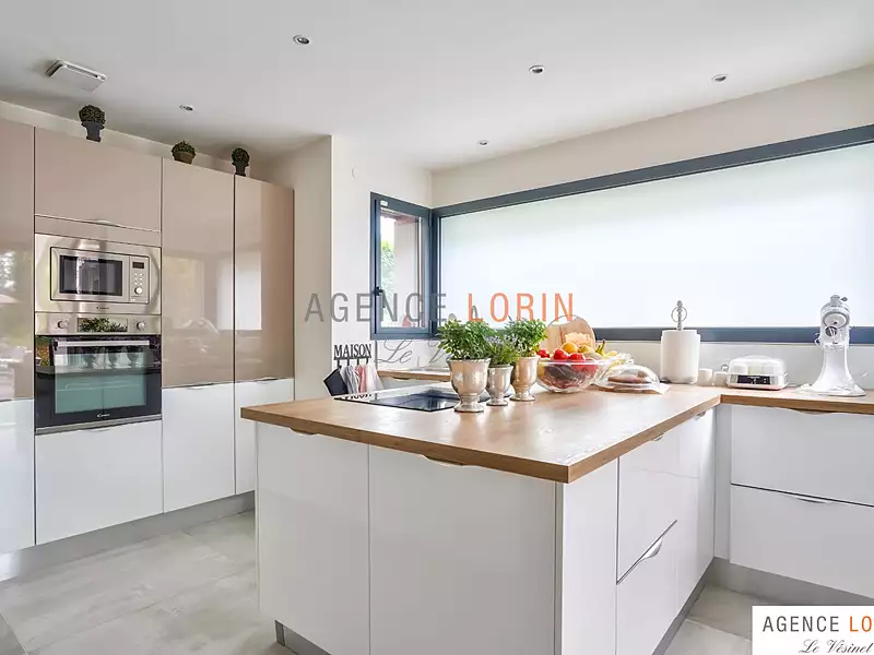 Maison, 270 m²