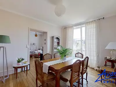 Immeuble, 698 m²