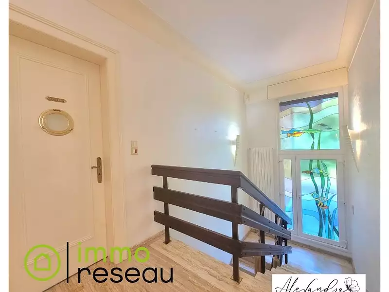 Maison, 240 m²