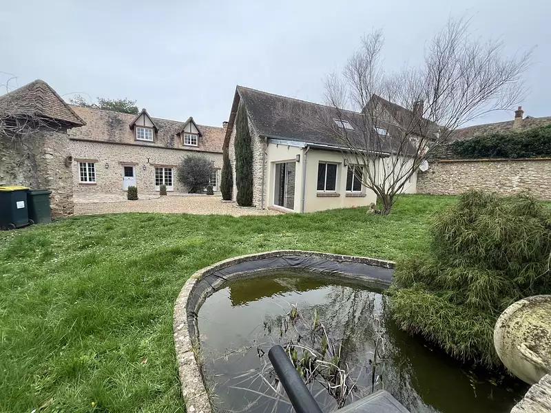 Maison, 240 m²