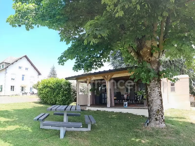 Maison, 1 100 m²