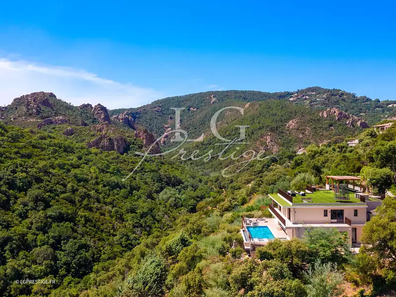 Maison, 318 m²
