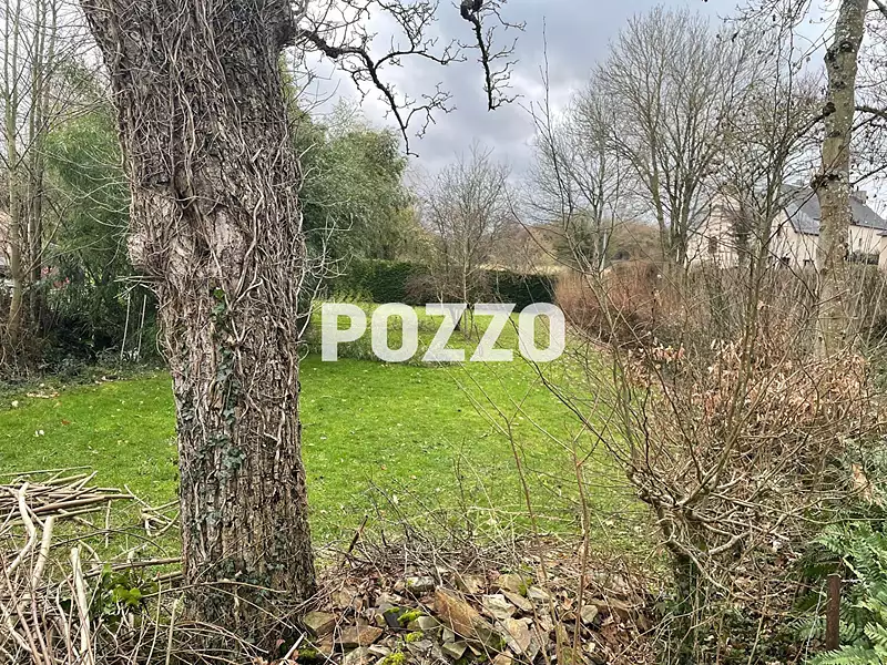 Terrain, 811 m²