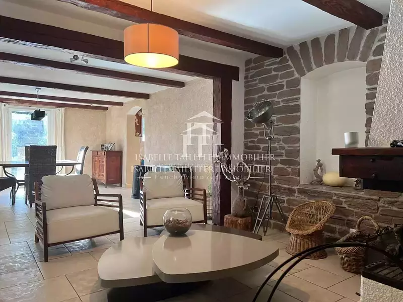 Maison, 196 m²
