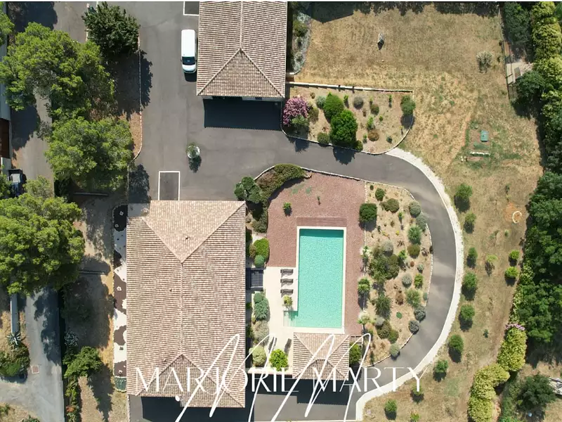 Maison, 251 m²