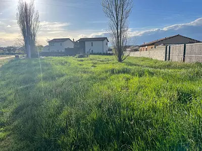 Terrain, 714 m²