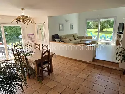 Maison, 280 m²