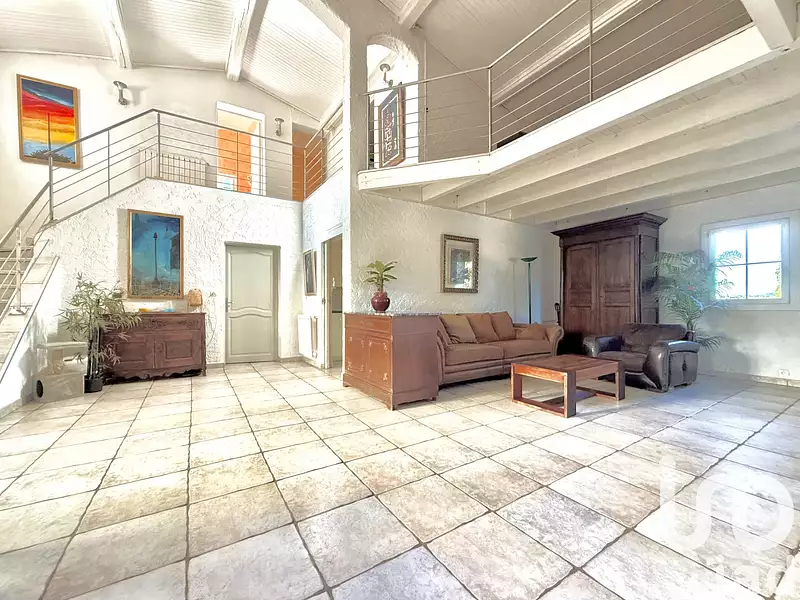 Maison, 240 m²