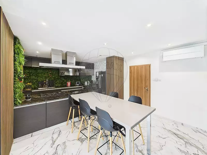 Maison, 255 m²