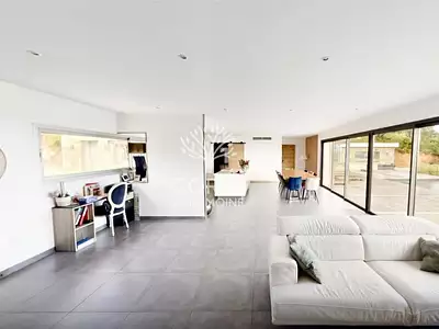 Maison, 325 m²