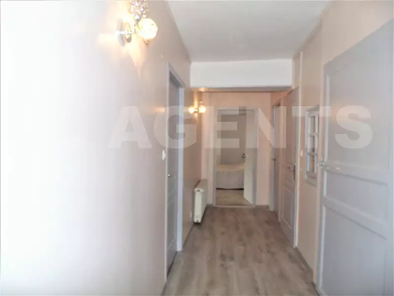 Maison, 240 m²