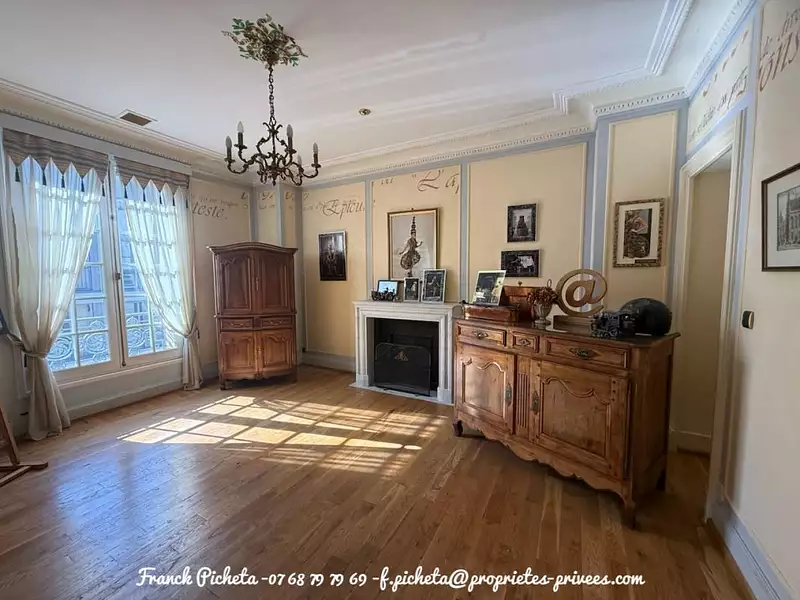 Maison, 1 000 m²