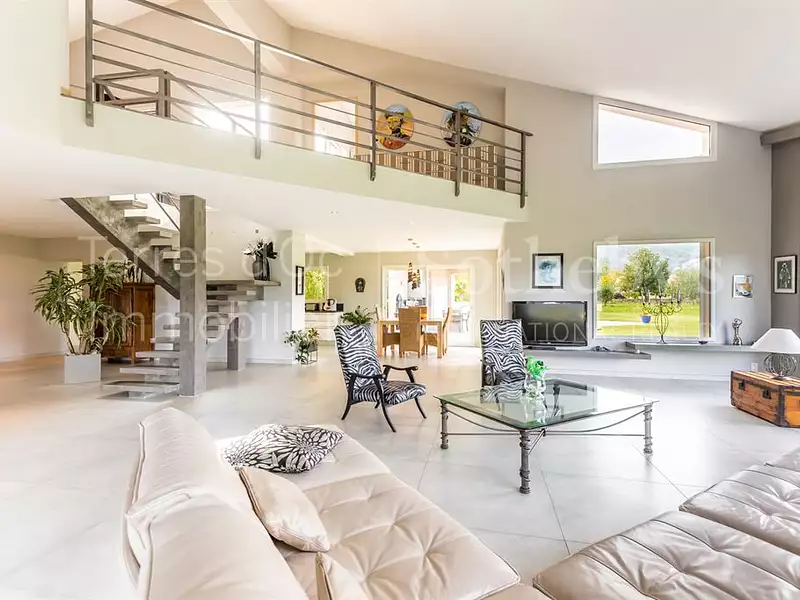 Maison, 275 m²