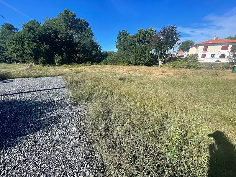 Terrain, 1 008 m²