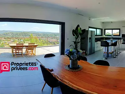 Maison, 225 m²