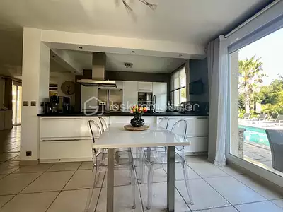 Maison, 180 m²