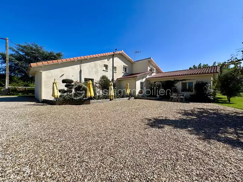 Maison, 218 m²