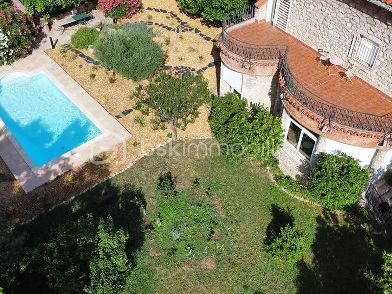 Maison, 166 m²