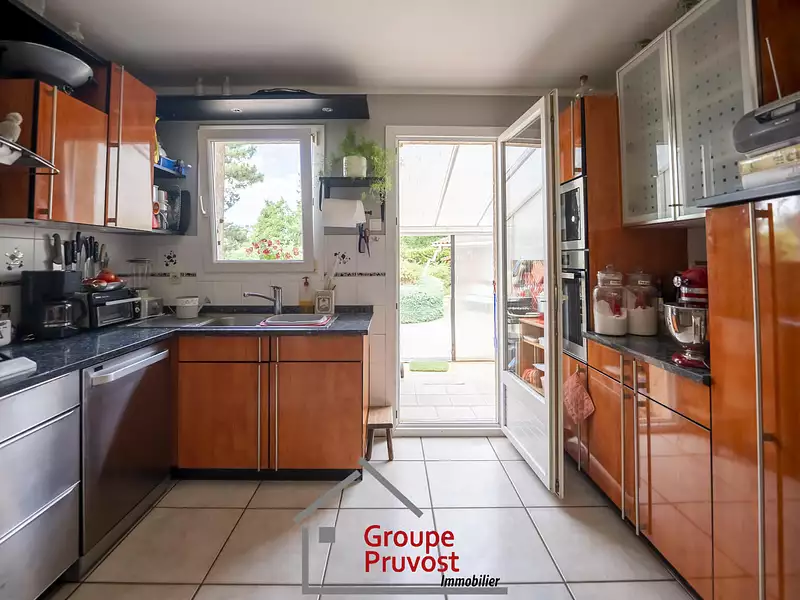 Maison, 240 m²