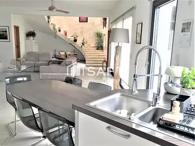 Maison, 251 m²