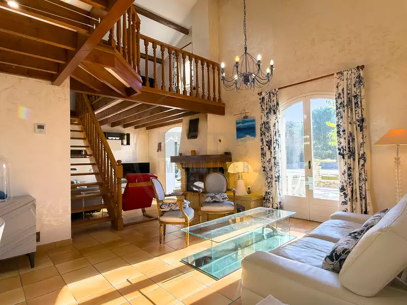 Maison, 166 m²