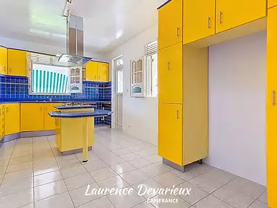 Maison, 204 m²