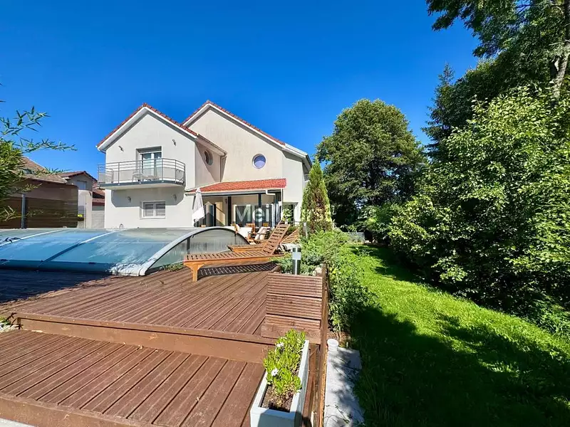 Maison, 255 m²