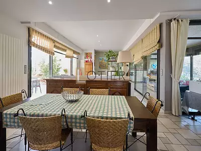 Maison, 320 m²