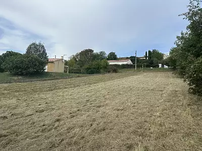 Terrain, 738 m²