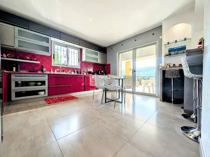 Maison, 370 m²