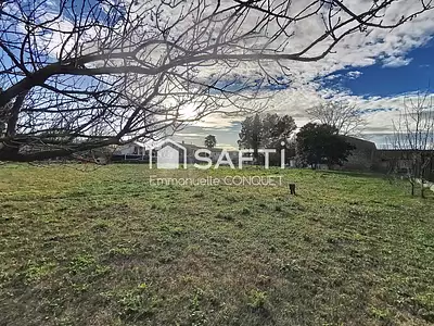 Terrain, 703 m²