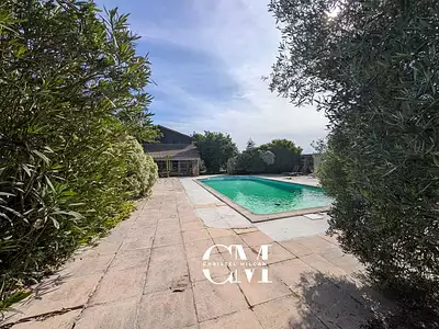 Maison, 585 m²