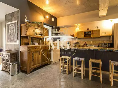 Maison, 1 046 m²