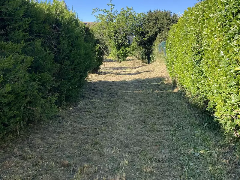 Terrain, 1 090 m²